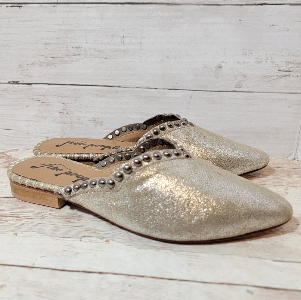 Free People NWOB Studded Newport Flats in metallic leather EU36